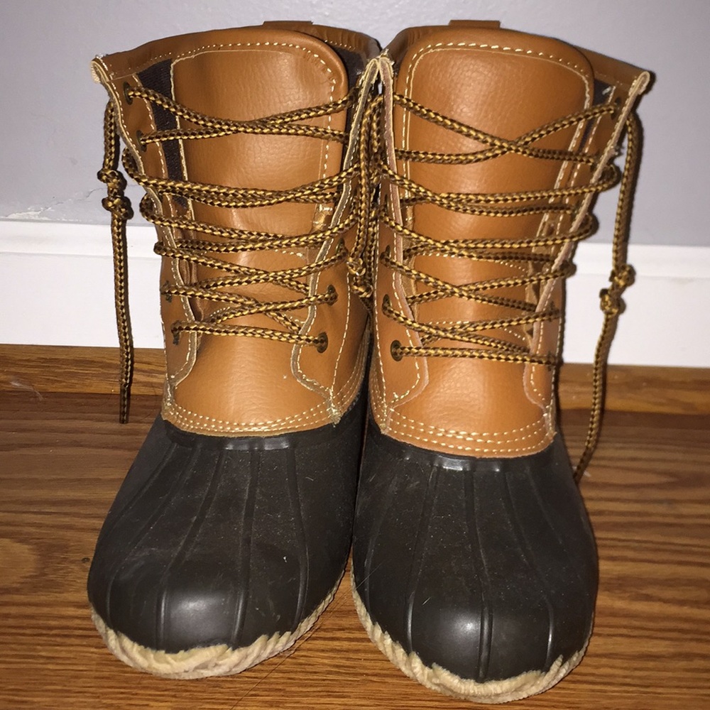 Duck boots size 8